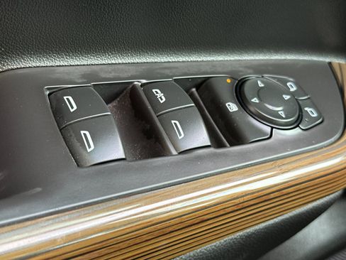 Used 2020 GMC Acadia SLE image 12