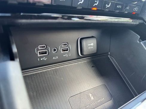 New 2025 Jeep Grand Cherokee Overland w/ Luxury Tech Group IV image 34