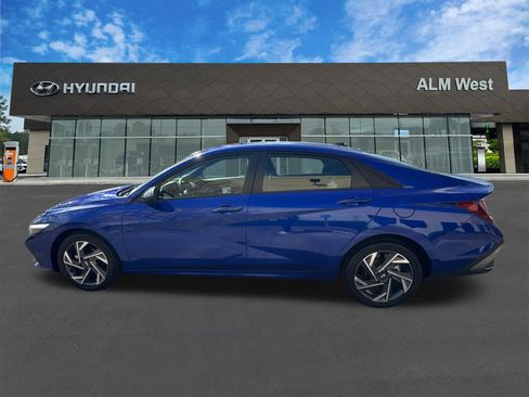 Used 2025 Hyundai Elantra Sport FWD image 8