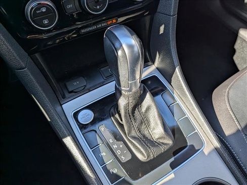 Used 2020 Volkswagen Passat 2.0T SEL image 32