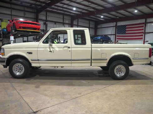 Used 1993 Ford F150 XL AWD/4WD image 4