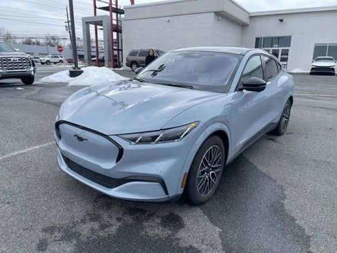 Used 2025 Ford Mustang Mach-E Premium image 3