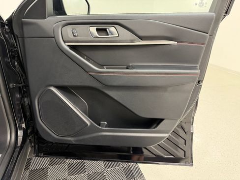 Used 2025 Ford Explorer ST-Line AWD/4WD image 32