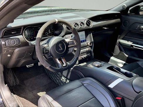 Used 2022 Ford Mustang Shelby GT500 w/ Technology Package RWD image 11