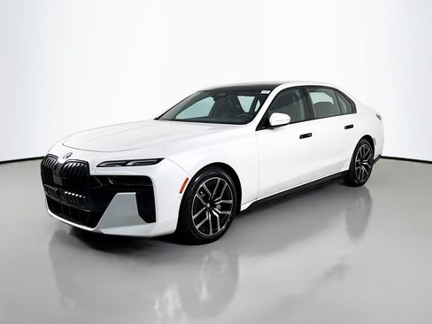 Used 2025 BMW 740i RWD image 4