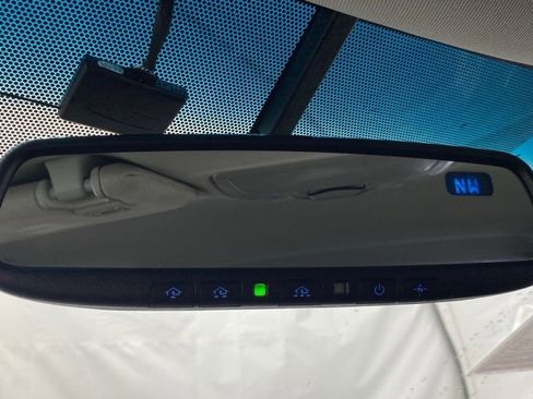 Used 2015 Toyota Sienna SE image 35