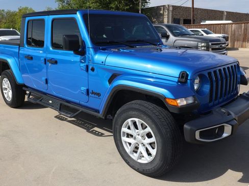 Used 2023 Jeep Gladiator Sport AWD/4WD image 3