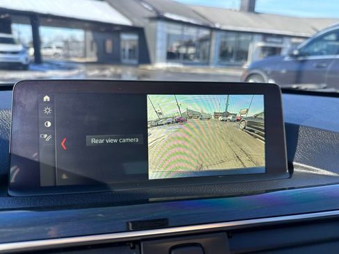 Used 2018 BMW 320i xDrive 320i xDrive image 21