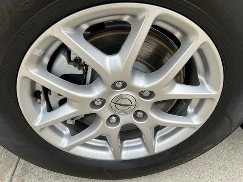 Certified 2024 Chrysler Pacifica Touring-L FWD image 9