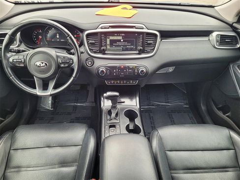 Used 2018 Kia Sorento SX image 10