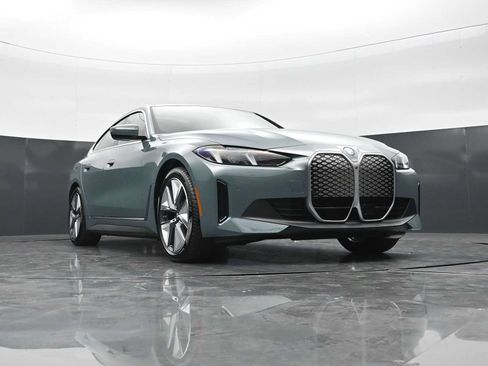 New 2026 BMW i4 eDrive40 w/ Premium Package RWD image 18