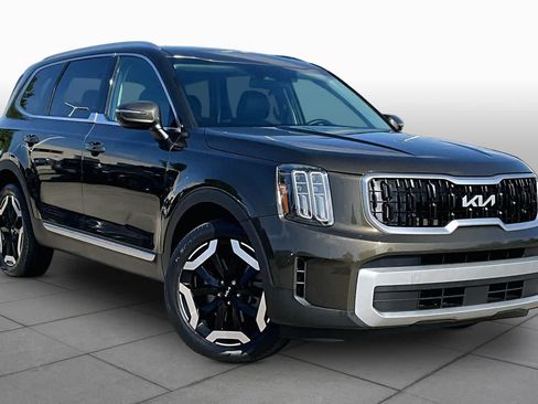Used 2023 Kia Telluride EX w/ EX Captain's Chair Package FWD image 3