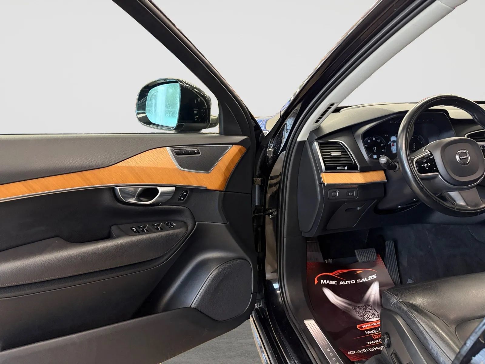 Used 2021 Volvo XC90 T6 Momentum w/ Advanced Package AWD/4WD image 11