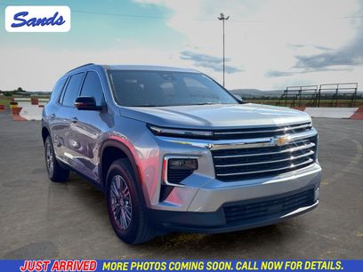 Used 2025 Chevrolet Traverse LT w/ Driver Confidence Package