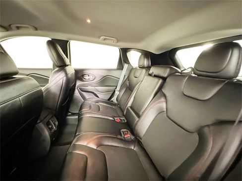 Used 2022 Jeep Cherokee Trailhawk w/ Technology Group B image 23