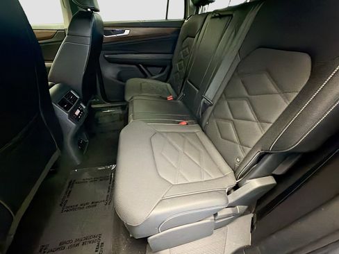 Used 2024 Volkswagen Atlas SE image 13