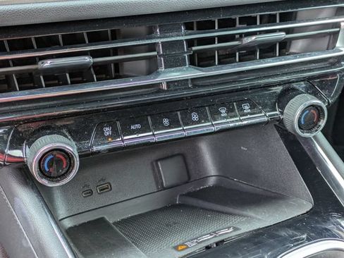 Used 2025 Chevrolet Traverse LT AWD/4WD image 23