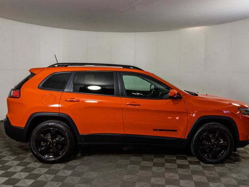 Used 2021 Jeep Cherokee Latitude Plus AWD/4WD image 10