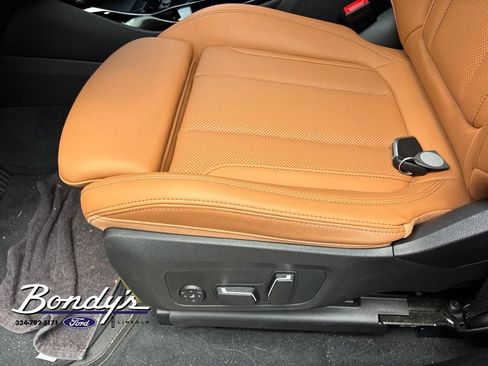 Used 2024 BMW X3 sDrive30i w/ Premium Package RWD image 5