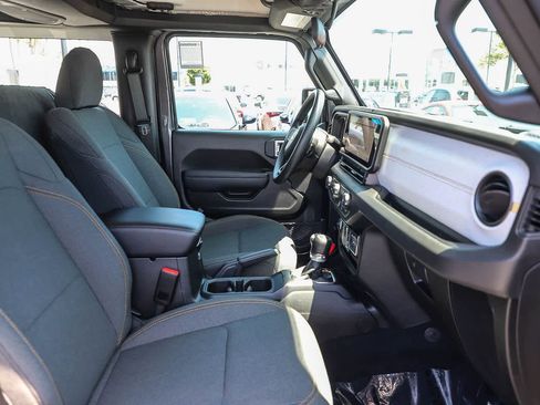 Used 2026 Jeep Wrangler Sport AWD/4WD image 16