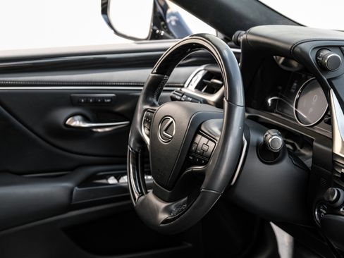 Used 2020 Lexus ES 300h w/ Premium Package FWD image 13