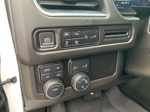 Used 2022 Chevrolet Tahoe LT w/ Luxury Package AWD/4WD image 19