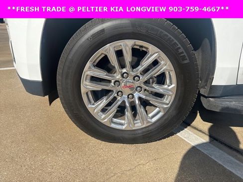 Used 2021 GMC Yukon XL SLT w/ Rear Media and Nav Package image 4