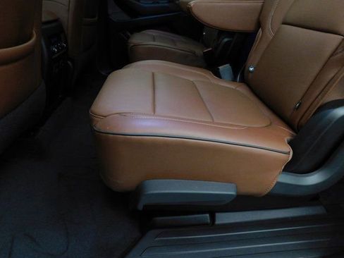 Used 2021 Chevrolet Traverse High Country image 30