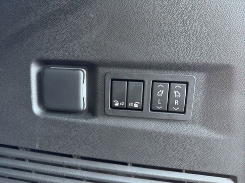 Used 2021 Chevrolet Tahoe Z71 w/ Luxury Package image 37