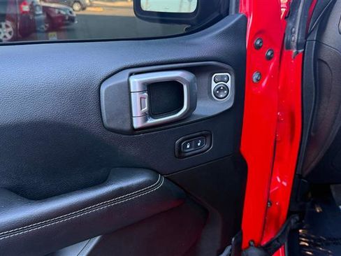 Used 2020 Jeep Gladiator Overland image 6