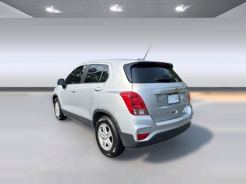 Used 2019 Chevrolet Trax LS FWD image 3