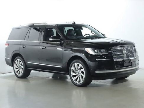 Used 2024 Lincoln Navigator Reserve image 9