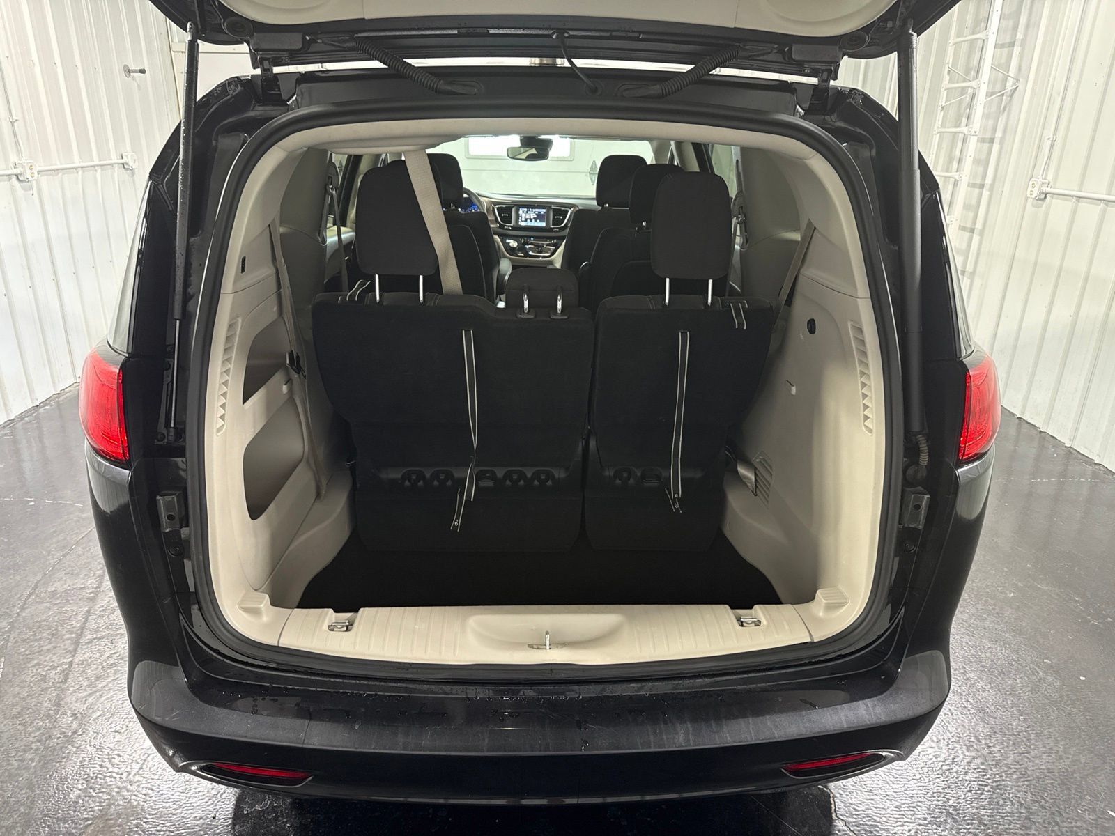 Used 2023 Chrysler Voyager LX FWD image 45
