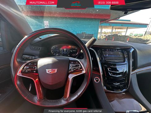 Used 2017 Cadillac Escalade ESV Luxury image 23