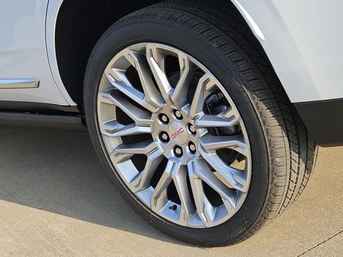 New 2026 GMC Yukon Denali w/ Denali Reserve Package AWD/4WD image 5