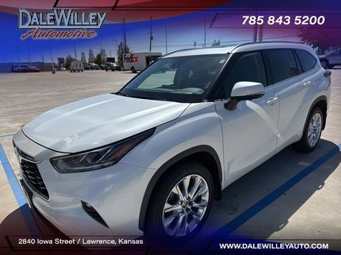 Used 2023 Toyota Highlander Limited image 1