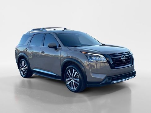 Used 2024 Nissan Pathfinder Platinum w/ Lighting Package (N93) image 8