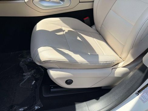 Used 2023 Mercedes-Benz GLS 450 4MATIC image 3