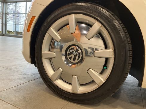 Used 2013 Volkswagen Beetle 2.5 image 9