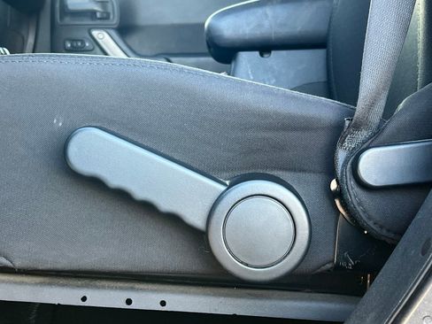 Used 2018 Jeep Wrangler Unlimited Sport S image 23