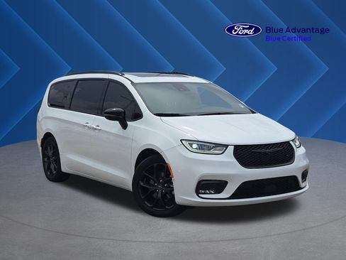 Used 2024 Chrysler Pacifica Limited w/ Uconnect Theater Family Group FWD image 1