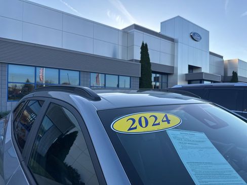 Used 2024 Chevrolet Trax LT w/ LT Convenience Package image 26