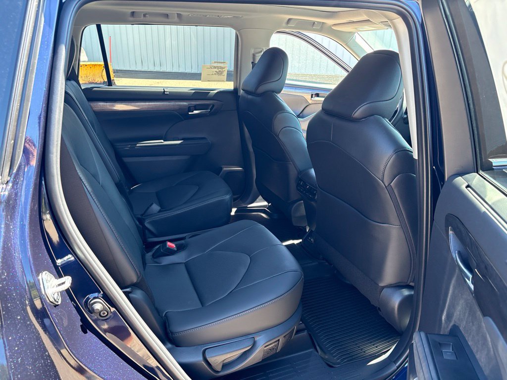 Certified 2026 Toyota Highlander Platinum AWD/4WD image 18
