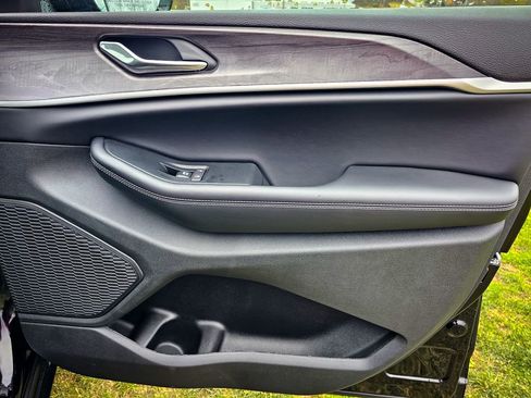 New 2025 Jeep Grand Cherokee Limited image 48