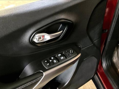 Used 2021 Jeep Cherokee Latitude Lux image 35