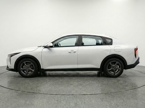 Used 2025 Kia K4 LXS image 5