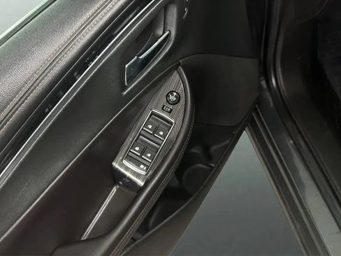 Used 2018 Chevrolet Impala LT FWD image 17