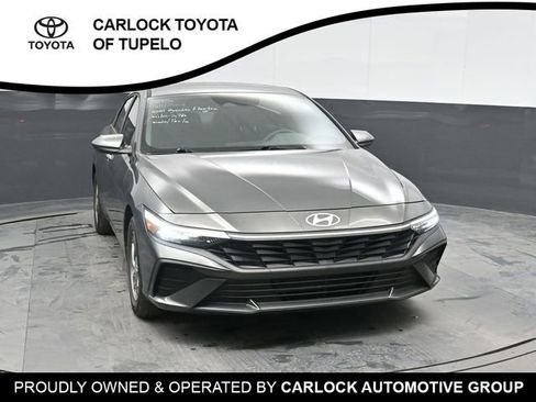 Used 2024 Hyundai Elantra SE image 6