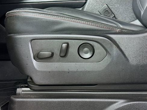 Used 2021 Chevrolet Suburban RST w/ Luxury Package image 23