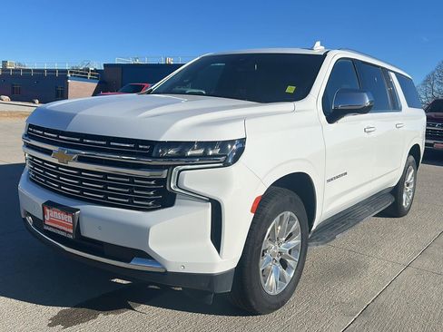 Used 2024 Chevrolet Suburban Premier image 2